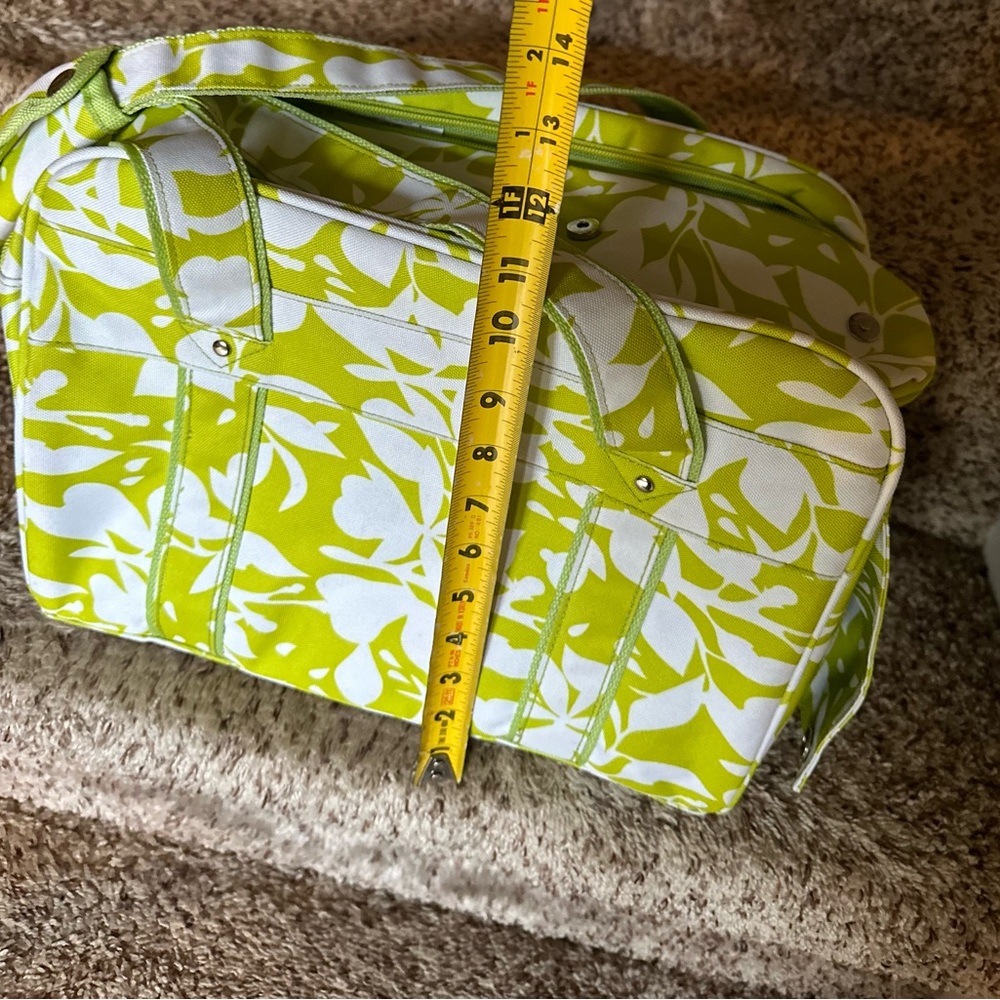 Beautiful designed pet carrier with handles. - Picture 9 of 11
